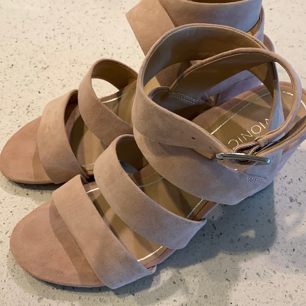 NWOT Vionic Nude/ Blush sandals/ pumps
